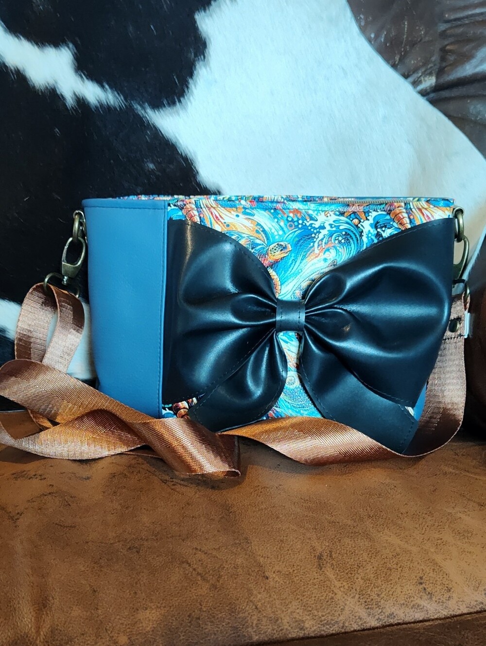 Blue Bow Accent Crossbody Bag - Women's Fashion Crossbody Bag